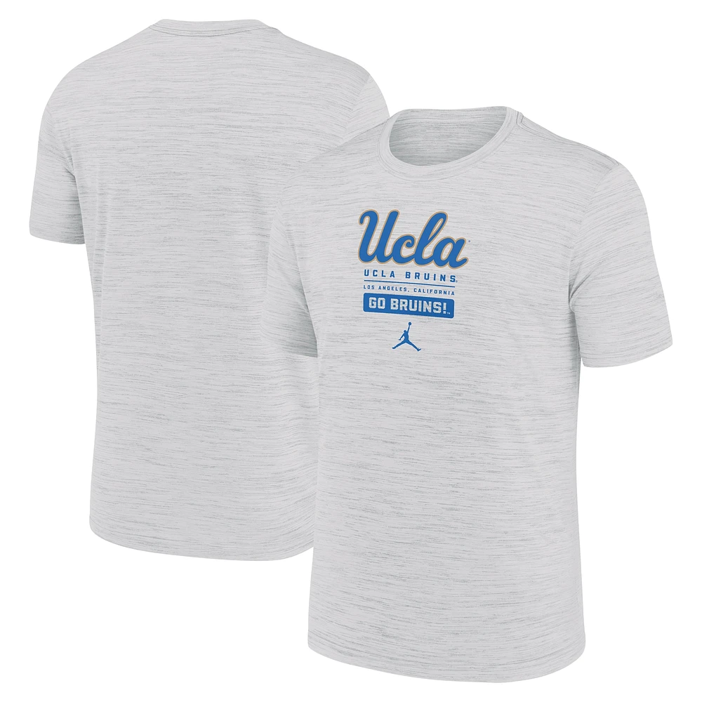 T-shirt Jordan Brand blanc pour homme UCLA Bruins Campus Center Block Velocity Performance