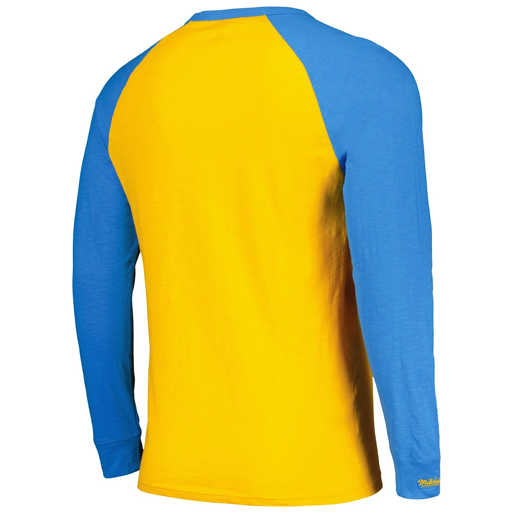 T-shirt bleu à manches longues raglan flammé légendaire des Bruins de l'UCLA Mitchell & Ness pour hommes