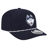 Casquette extensible à boutons-pression New Era bleu marine pour homme, motif Game Day des Huskies de l'UConn, multi-cordes 9SEVENTY