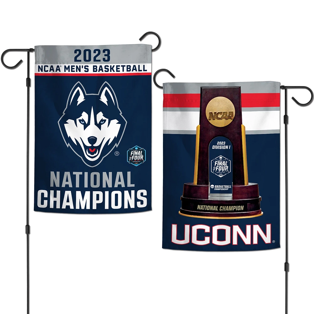 WinCraft UConn Huskies 2023 NCAA Champions nationaux de basket-ball masculin double face 30,5 x 45,7 cm Drapeau de jardin