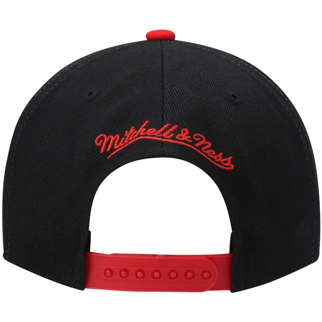 Mitchell & Ness pour homme rouge/noir UNLV Rebels Sharktooth Snapback Hat