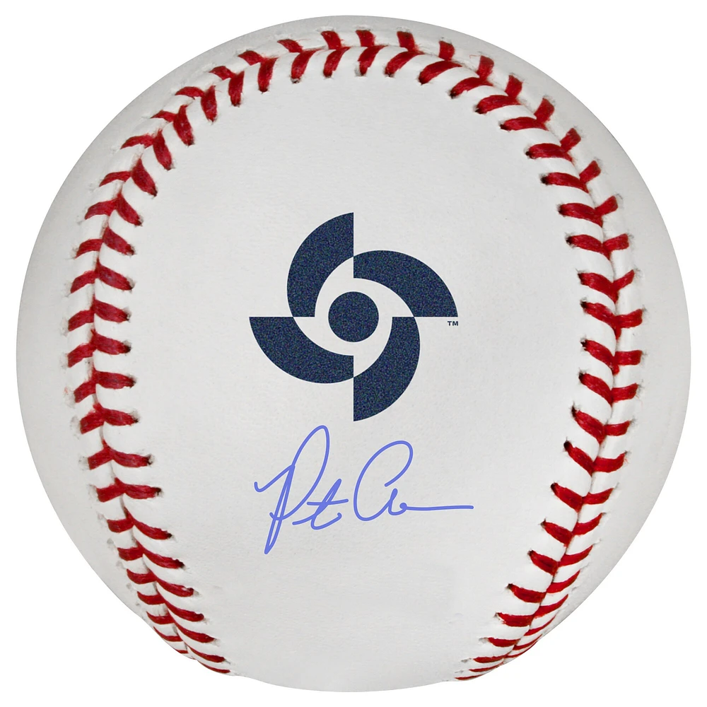 Pete Alonso, joueur de baseball américain, autographié lors de la Classique mondiale de baseball 2023