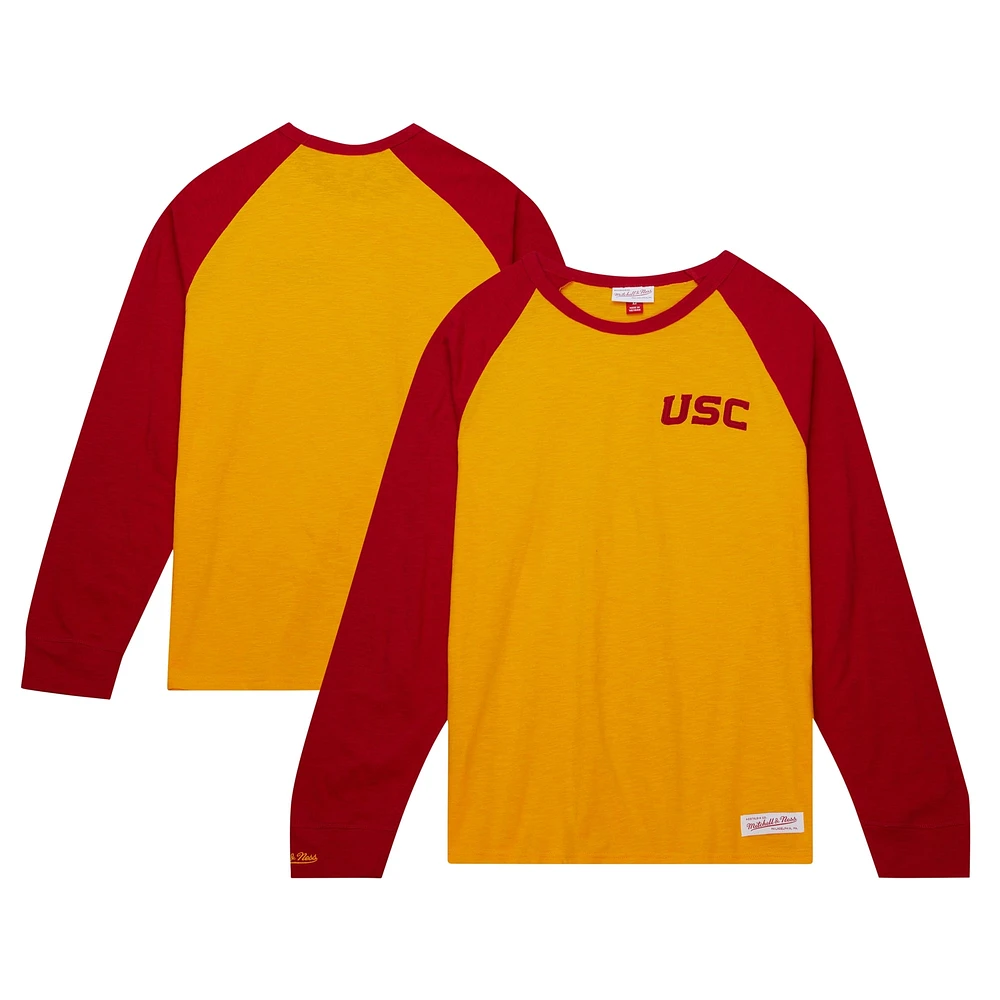 T-shirt à manches longues raglan flammé légendaire Mitchell & Ness Gold USC Trojans pour hommes