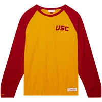 T-shirt à manches longues raglan flammé légendaire Mitchell & Ness Gold USC Trojans pour hommes