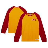 T-shirt à manches longues raglan flammé légendaire Mitchell & Ness Gold USC Trojans pour hommes