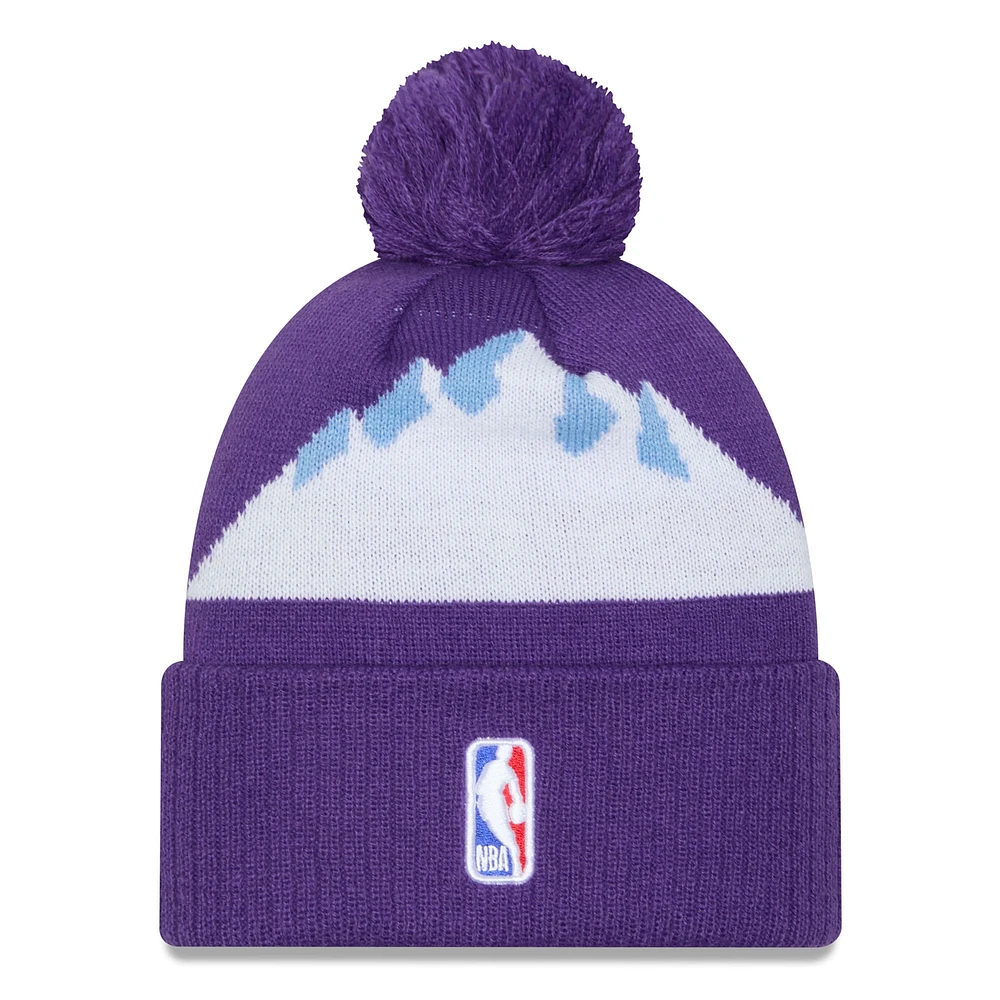 Bonnet tricoté à revers avec pompon Utah Jazz 2024/25 City Edition violet New Era pour homme