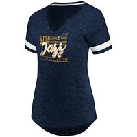 T-shirt Utah Jazz Showtime Winning With Pride Notch Neck pour femmes, bleu marine/blanc