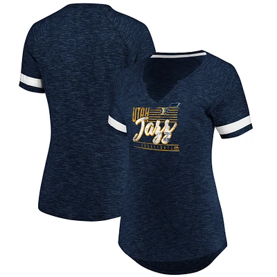 T-shirt Utah Jazz Showtime Winning With Pride Notch Neck pour femmes, bleu marine/blanc