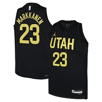 Maillot Jordan Brand Lauri Markkanen noir Utah Jazz Swingman pour jeune - Édition Statement