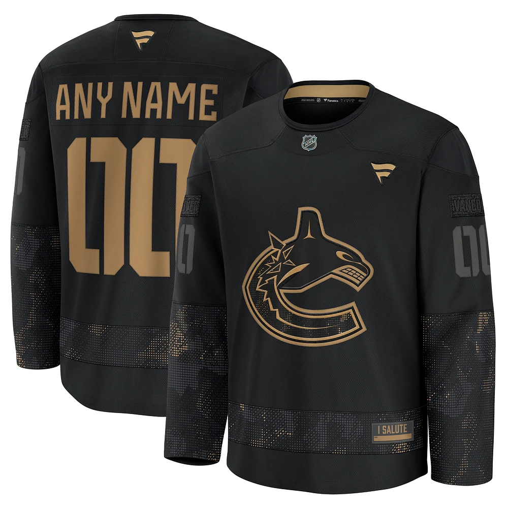 Maillot d'entraînement personnalisé d'appréciation militaire Fanatics Black Vancouver Canucks 2024 pour hommes