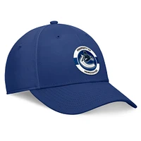 Casquette flexible bleue authentique pour le camp d'entraînement professionnel des Canucks de Vancouver Fanatics hommes