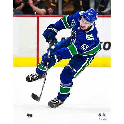 Photographie de Quinn Hughes, maillot bleu non signé des Vancouver Canucks