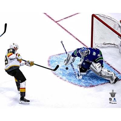 Thatcher Demko Vancouver Canucks non signé lors du match 6 des séries éliminatoires de la Coupe Stanley 2020 contre les Golden Knights Vegas, faisant un arrêt Photo