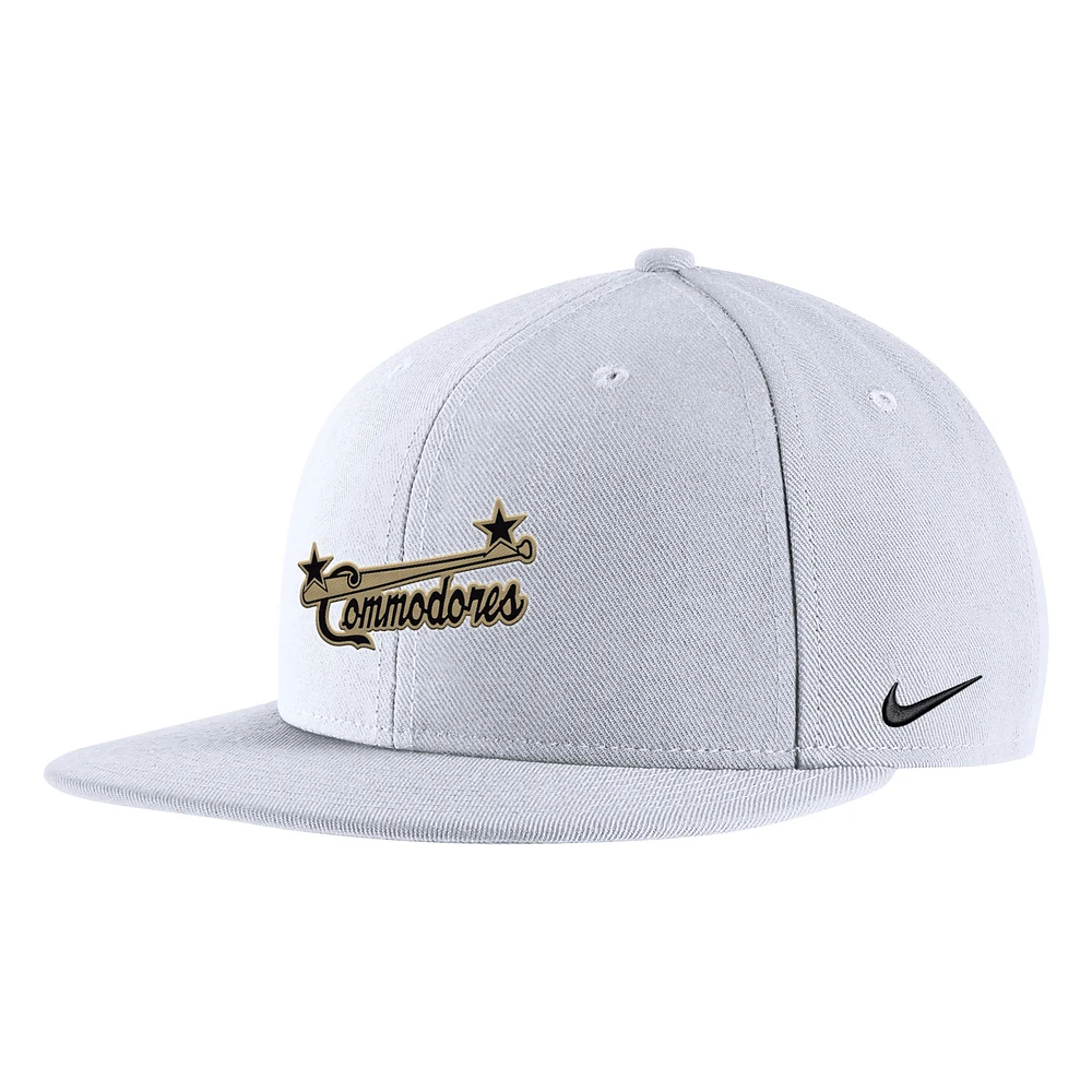 Casquette Snapback Nike Vanderbilt Commodores Vault Pro pour homme blanche