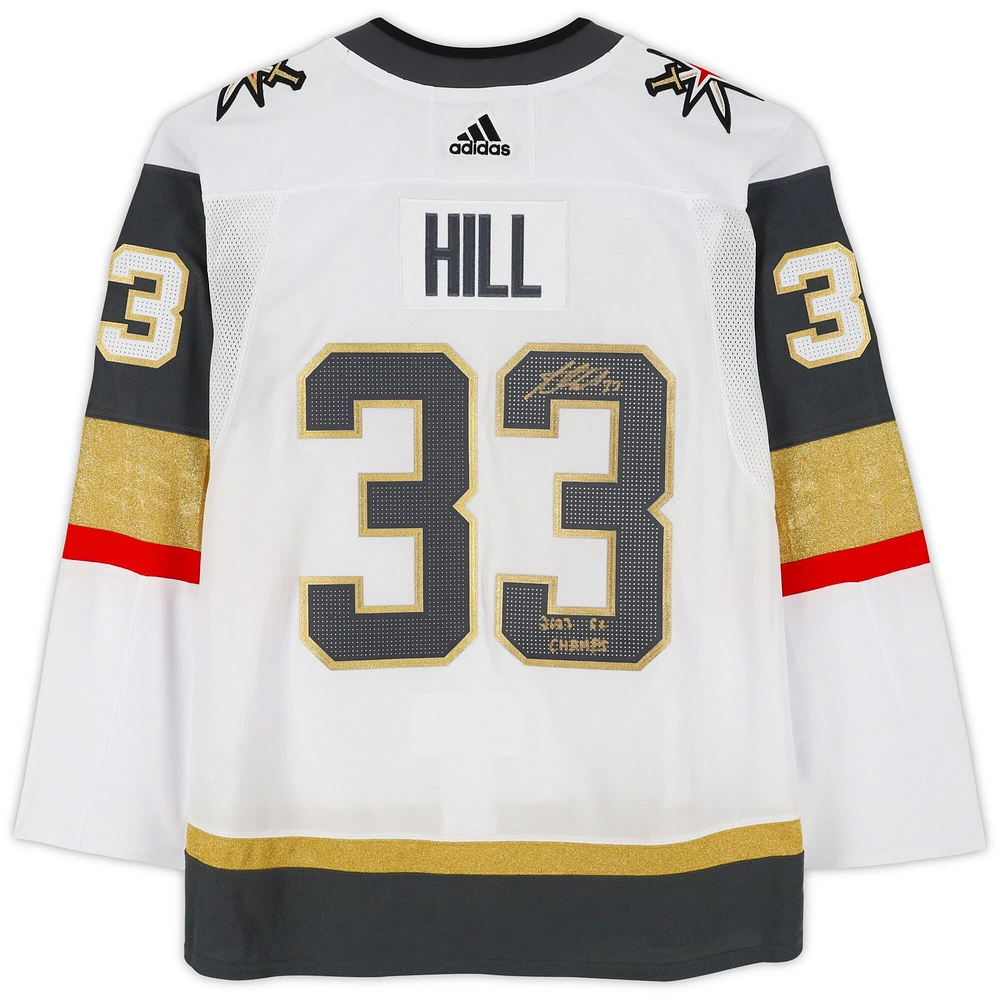 Maillot adidas authentique blanc autographié par Adin Hill Vegas Golden Knights et écusson de la finale de la Coupe Stanley 2023 avec l'inscription « 2023 SC Champs »