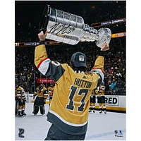 Photographie autographiée de Ben Hutton des Golden Knights de Vegas, champions de la Coupe Stanley 2023, 16" x 20"