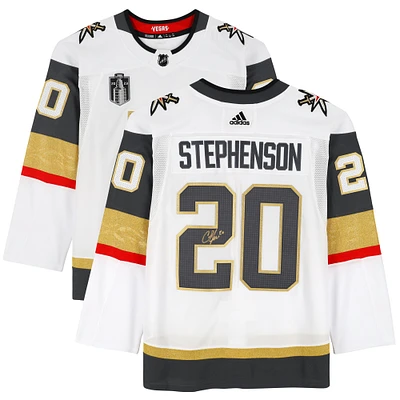 Maillot Adidas authentique blanc autographié par Chandler Stephenson des Vegas Golden Knights, champions de la Coupe Stanley 2023, avec écusson de la Coupe Stanley