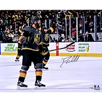 Deryk Engelland Vegas Golden Knights dédicacé 16" x 20" Photographie de célébration de but en maillot noir