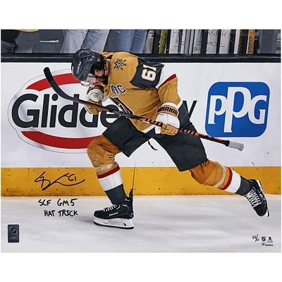 Photographie autographiée de 16" x 20" de Mark Stone Vegas Golden Knights célébrant le tour du chapeau de la finale de la Coupe Stanley avec l'inscription "SCF GM 5 Hat Trick" - Édition limitée à 61 exemplaires