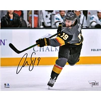 Reilly Smith Vegas Golden Knights autographié 8 '' x 10 '' Photographie de prise de vue en jersey noir