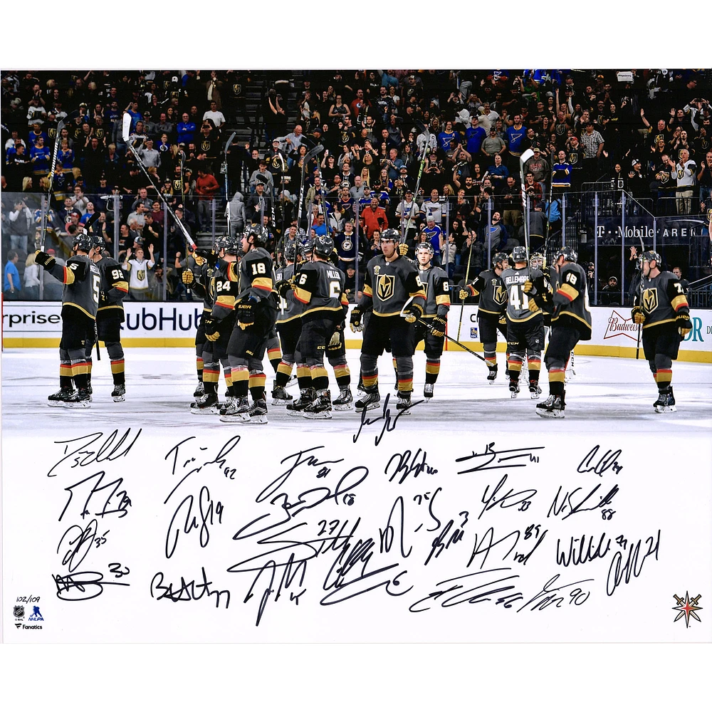 Vegas Golden Knights 2018 Western Conference Champions autographiée 16 "x 20" Stick Salute Photographie avec 26 signatures
