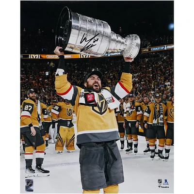 Photographie autographiée de William Carrier des Golden Knights de Vegas lors de la levée de la Coupe Stanley 2023, 16" x 20"