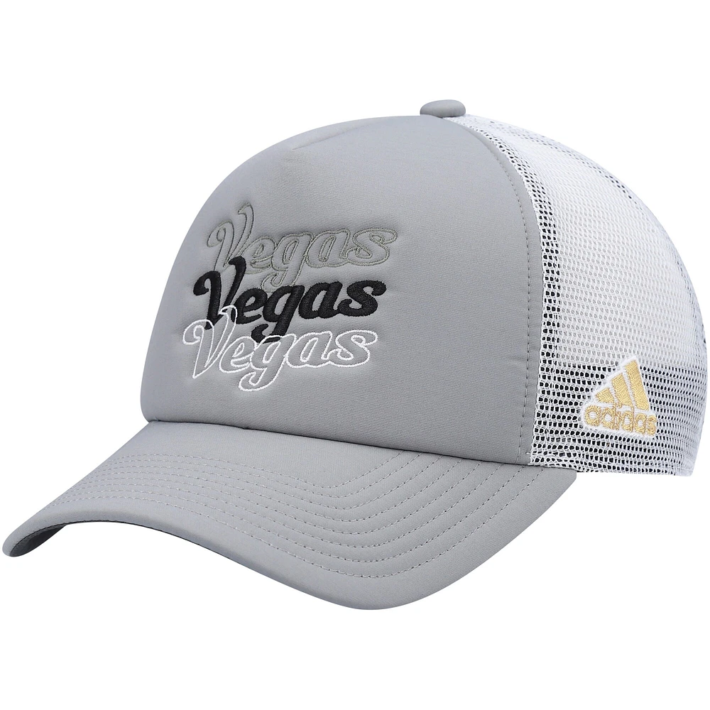 Casquette snapback de camionneur en mousse Vegas Golden Knights adidas gris/blanc pour femme