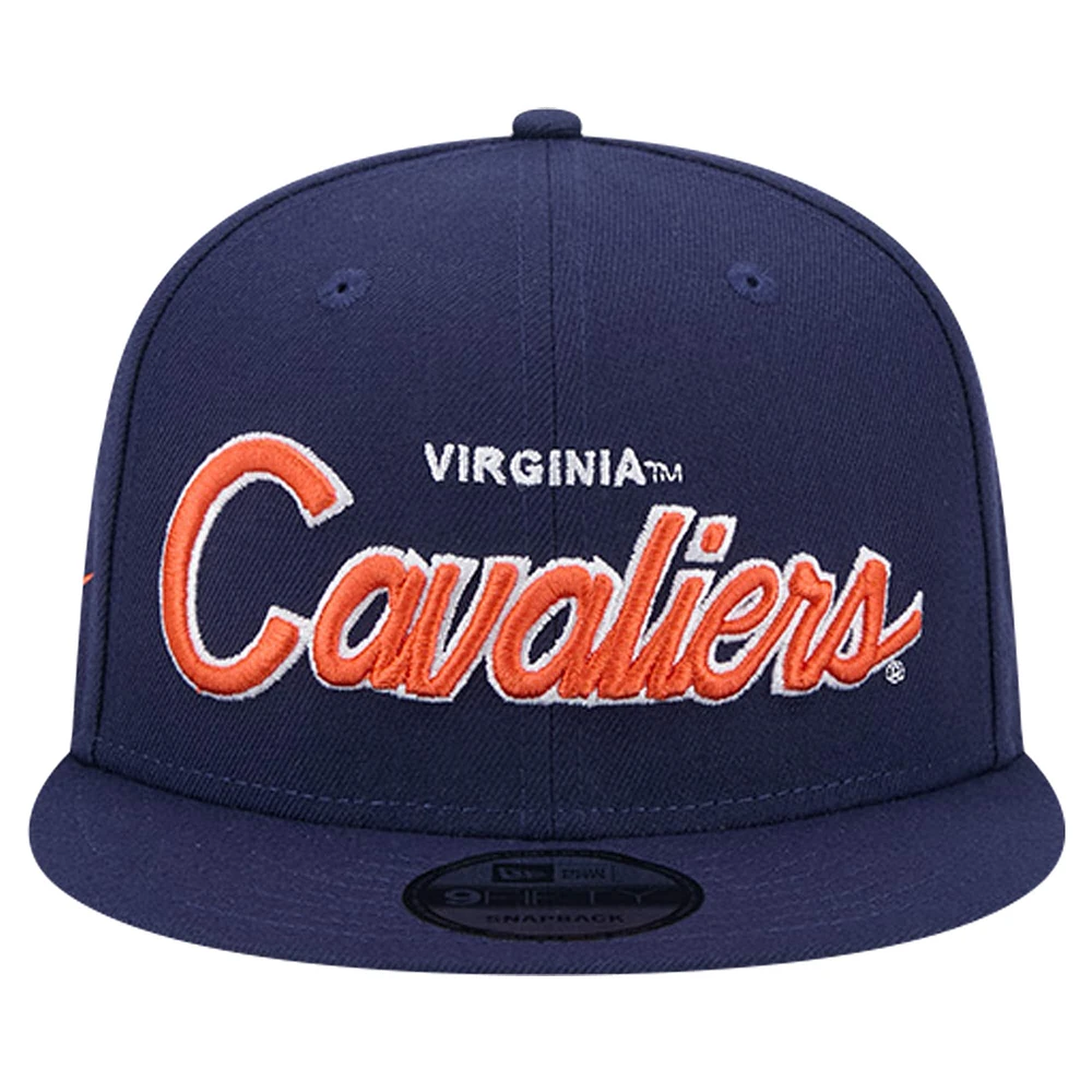 Casquette Snapback 9FIFTY New Era pour hommes des Virginia Cavaliers Team Script bleu marine