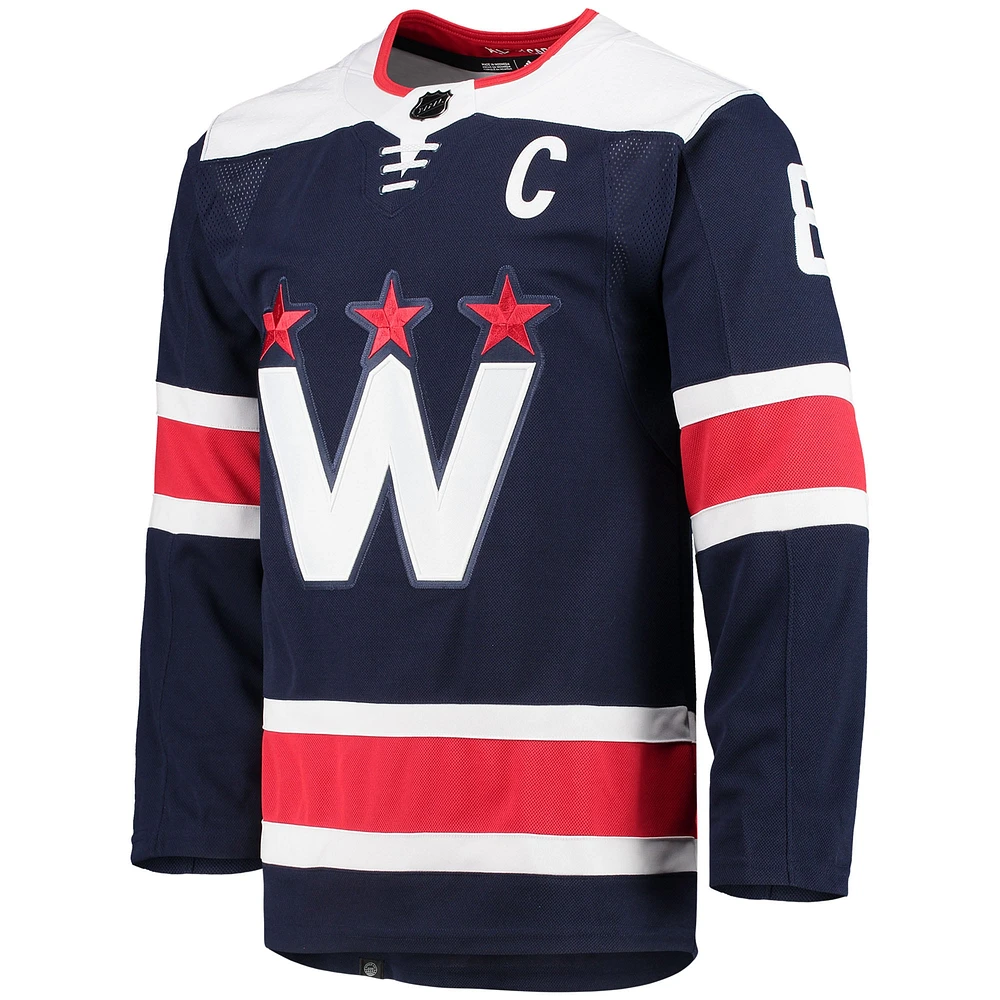 Maillot de joueur authentique Alexander Ovechkin bleu marine des Washington Capitals pour homme adidas Primegreen