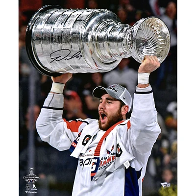 Tom Wilson Washington Capitals Champions de la Coupe Stanley 2018 dédicacé 16" x 20" Raising Cup Photographie