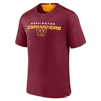 T-shirt Fanatics bordeaux Washington Commanders Defender Evo pour hommes