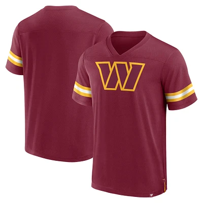 T-shirt à col en V Fanatics pour hommes bordeaux Washington Commanders Jersey Tackle