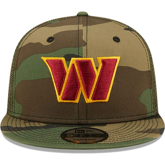 Casquette New Era Camo/Olive Washington Commanders Trucker 9FIFTY pour homme - Casquette à bouton-pression