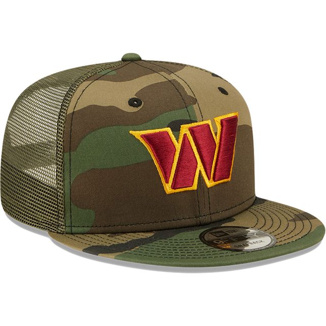 Casquette New Era Camo/Olive Washington Commanders Trucker 9FIFTY pour homme - Casquette à bouton-pression