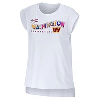 Women's WEAR by Erin Andrews T-shirt blanc Washington Commanders Greetings From Muscle