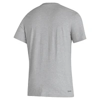 T-shirt d'avant-match AEROREADY avec logo de casier principal des Washington Huskies adidas gris pour hommes