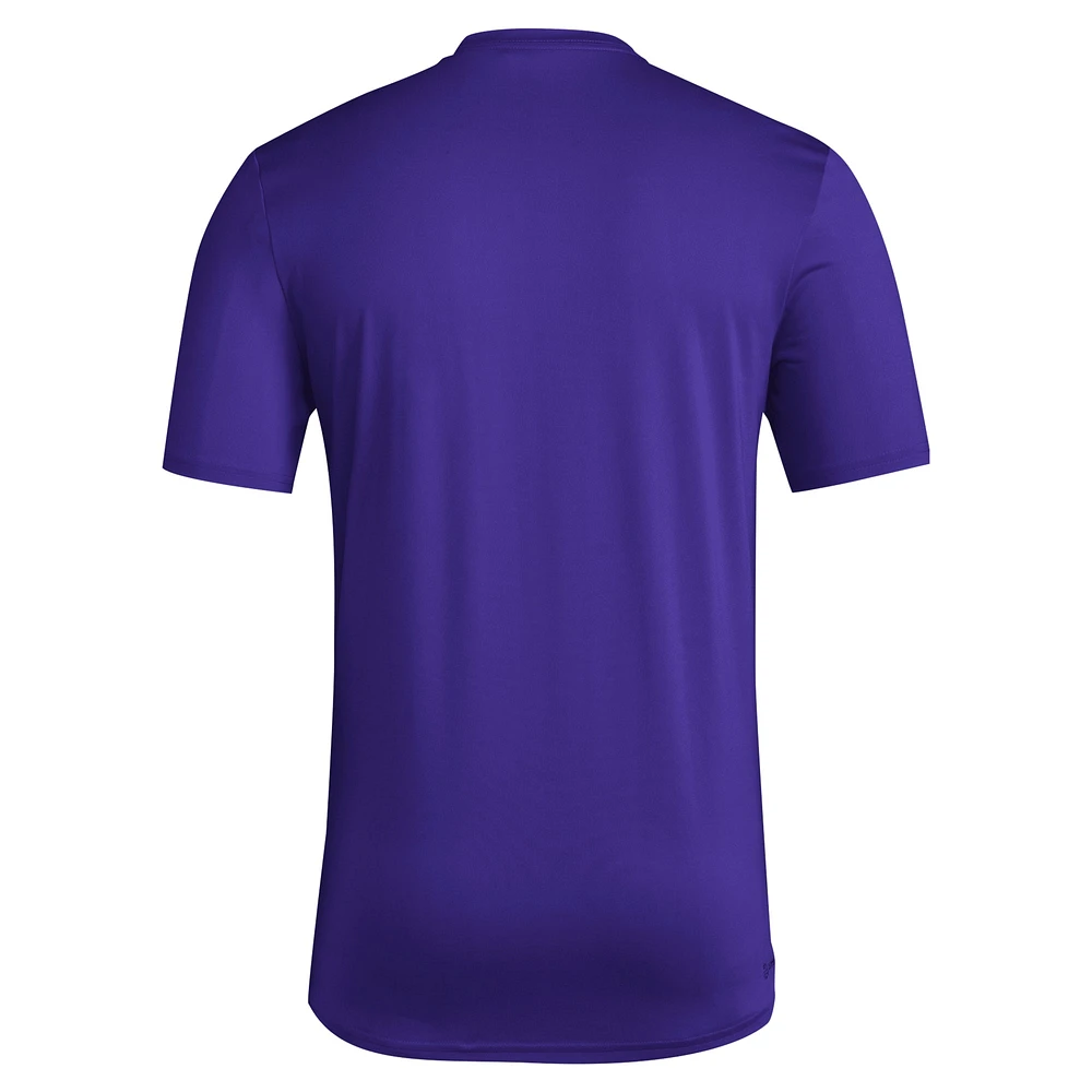 T-shirt d'avant-match trilatéral violet adidas pour hommes des Washington Huskies 2024 Locker