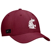 Casquette Nike Crimson Washington State Cougars 2024 Sideline Rise Swoosh Flex pour homme