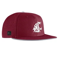 Casquette de baseball Nike Crimson Washington State Cougars 2025 On-Field True Performance pour homme