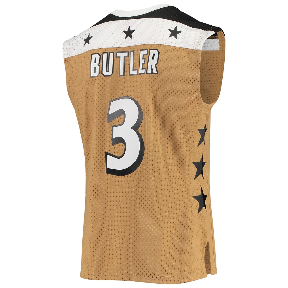 Maillot Swingman Mitchell & Ness Caron Butler Gold Washington Wizards 2001/02 Hardwood Classics pour hommes