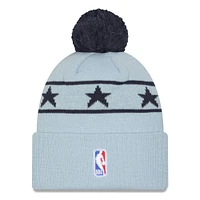 Bonnet tricoté à revers avec pompon Washington Wizards City Edition 2024/25 bleu clair New Era pour homme