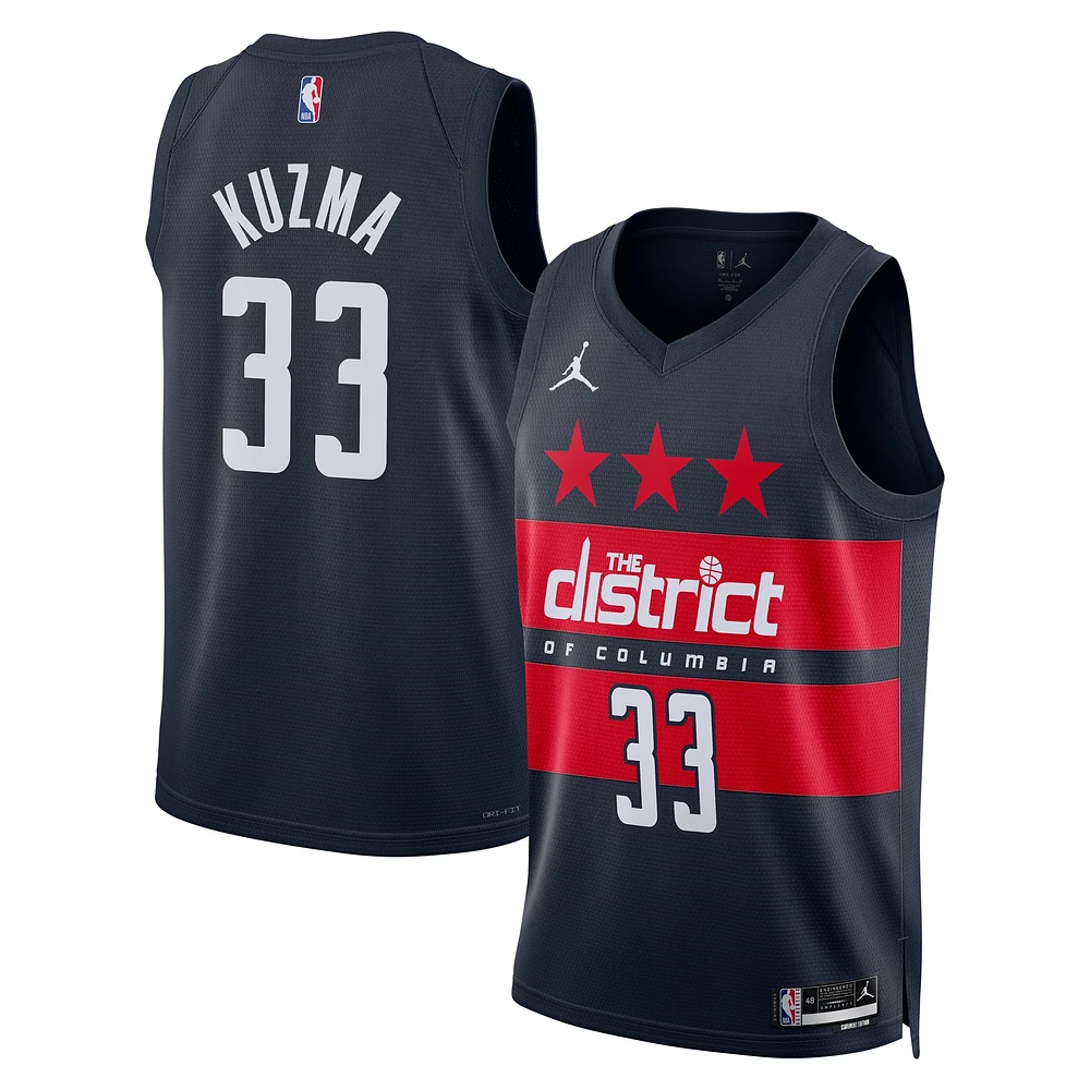 Maillot Jordan Brand Kyle Kuzma Navy Washington Wizards 2024/25 Swingman unisexe - Édition Statement