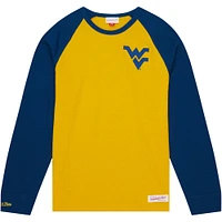 T-shirt à manches longues raglan flammé légendaire Mitchell & Ness Gold West Virginia Mountaineers pour hommes