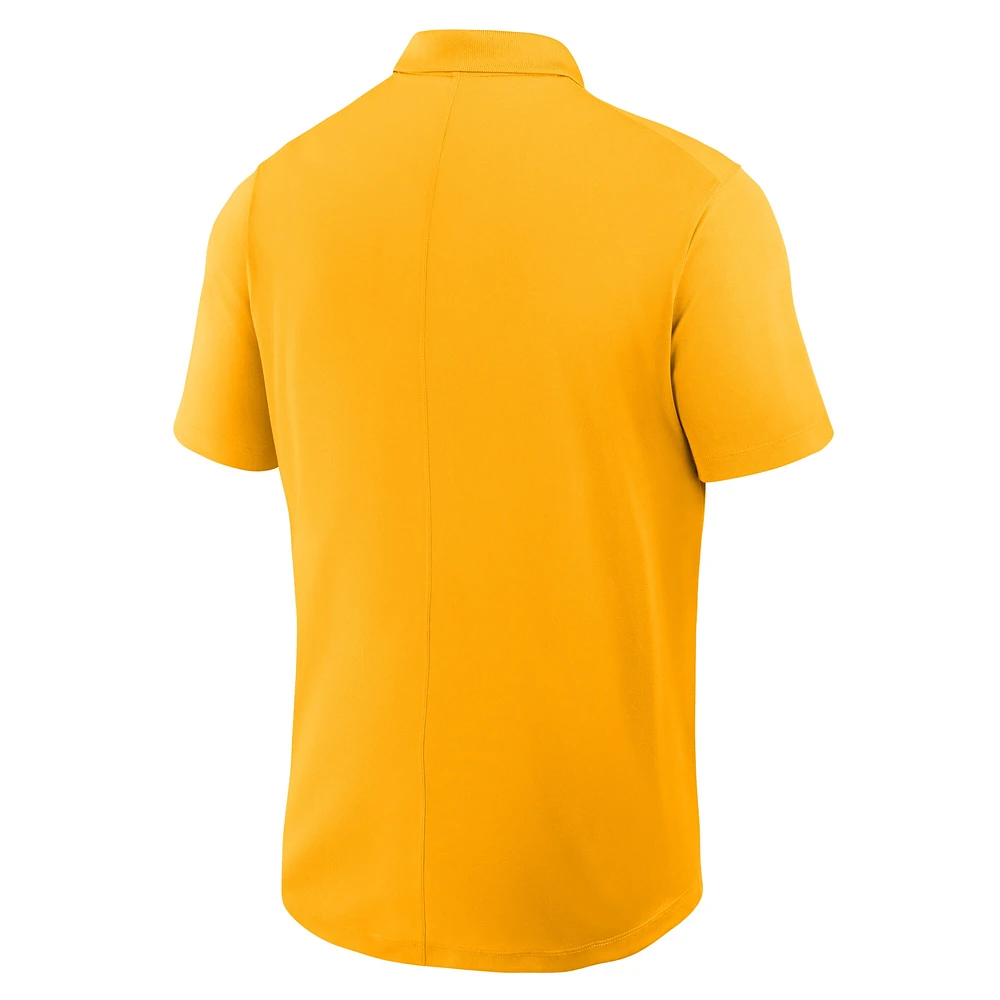 Polo Nike Gold Performance pour homme avec logo principal des West Virginia Mountaineers Primetime Victory
