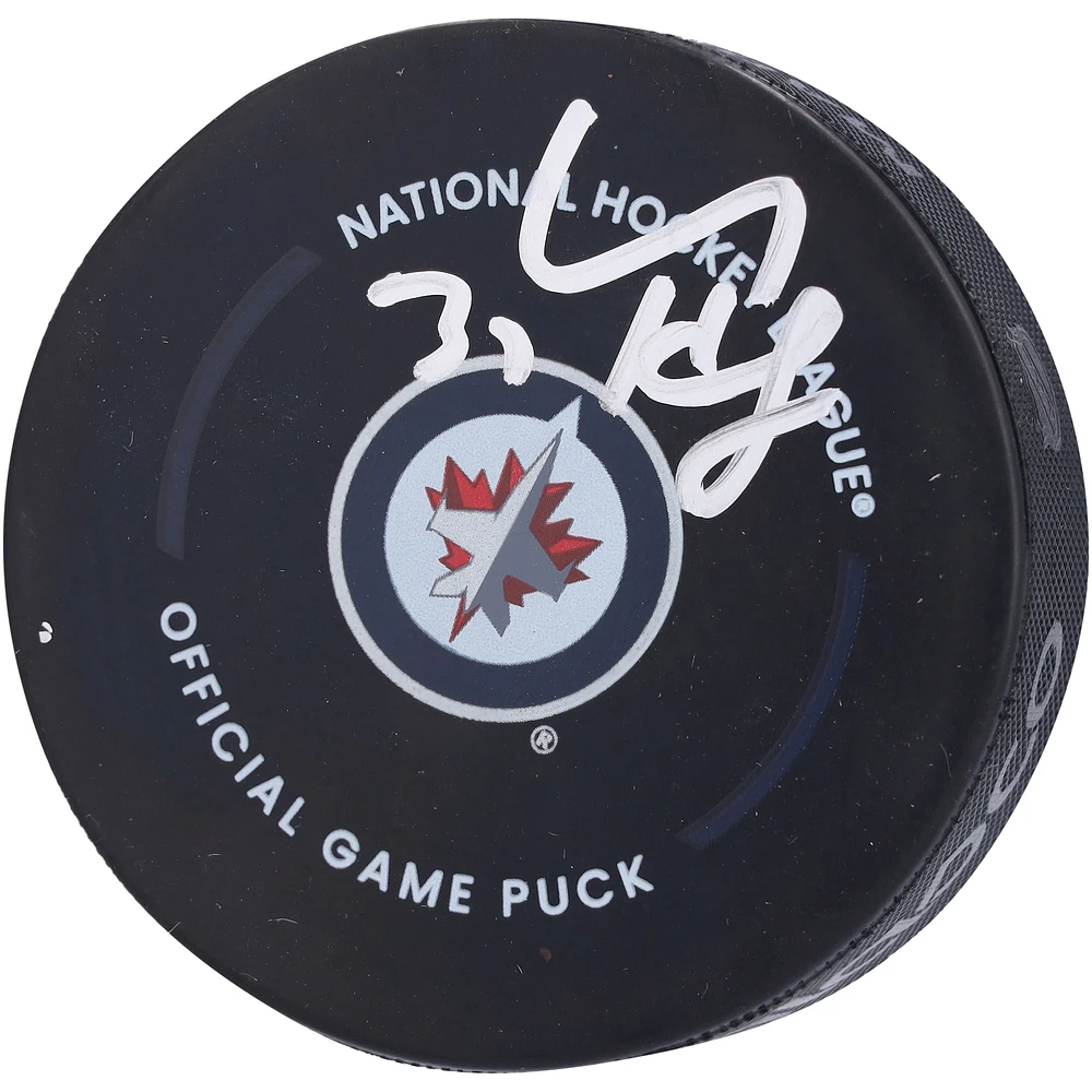 V106832 WinJet Connor Hellebuyck Winnipeg Jets Rondelle de jeu officielle autographiée 37 Connor Hellebuyck AUT HOCKEY PUCK 45610 AUTEQPPUC PUCKHE0067 #1