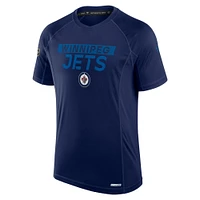 T-shirt technique authentique Pro Rink pour homme de la collection Fanatics bleu marine des Jets Winnipeg