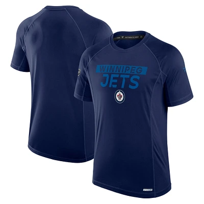 T-shirt technique authentique Pro Rink pour homme de la collection Fanatics bleu marine des Jets Winnipeg