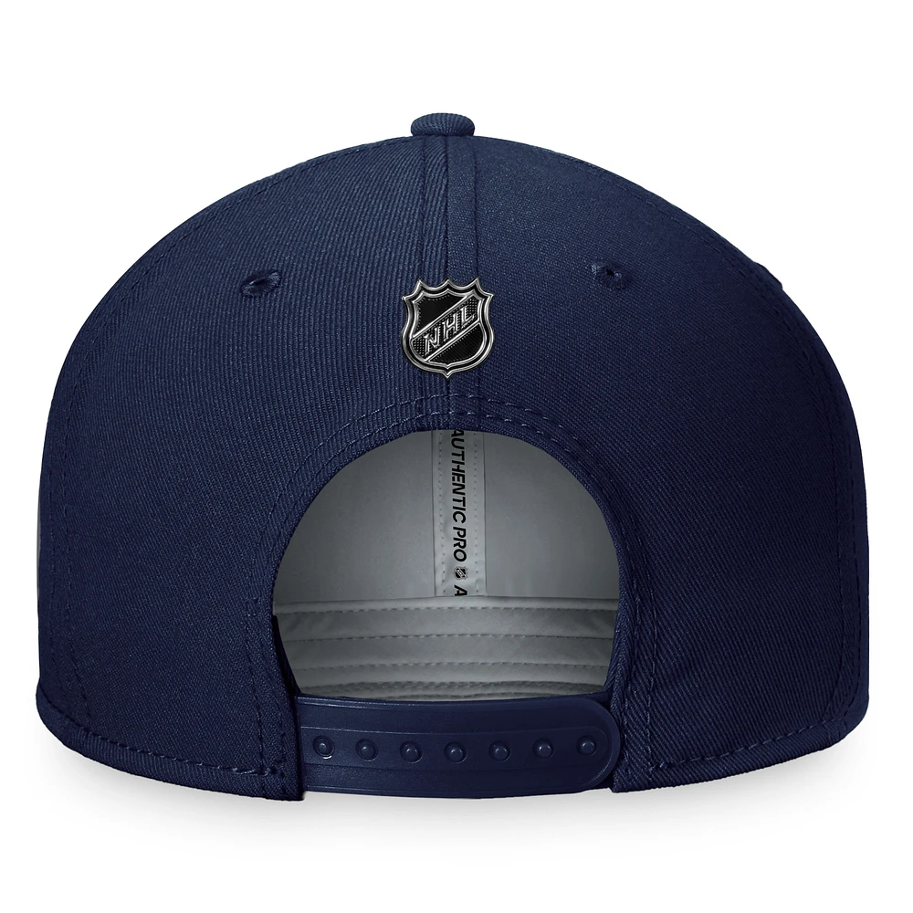 Casquette Snapback authentique Pro Training Camp des Jets de Winnipeg Fanatics pour hommes, bleu marine