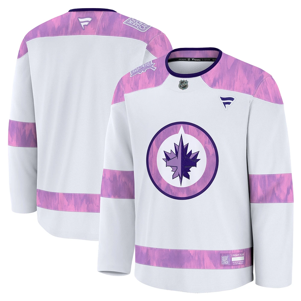 Maillot d'entraînement pour hommes Fanatics White Winnipeg Jets 2024 Hockey Fights Cancer