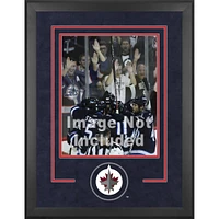 Cadre d'installation vertical de luxe en suède 16" x 20" des Jets de Winnipeg avec logo de l'équipe